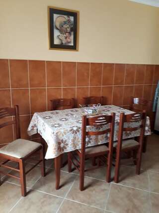 Апартаменты Guest House Lola Бар Апартаменты с видом на сад-5