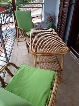 Апартаменты Guest House Lola Бар Апартаменты с видом на сад-6